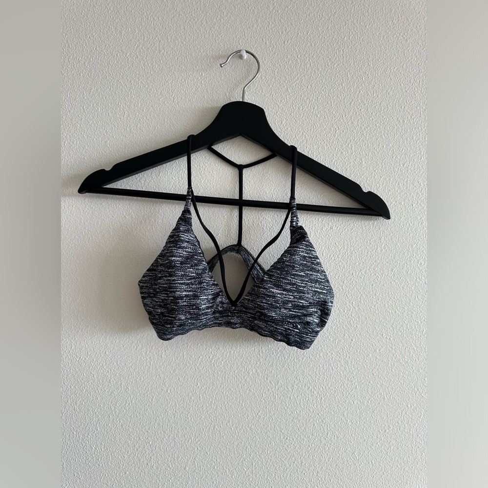 Victoria’s Secret - Strappy Triangle Sport Bra in Black Marble S